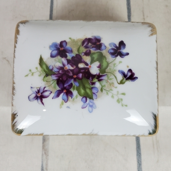 Vintage Shafford Handpainted Cigarette Box  with 2 Ashtrays Violets Gold Gild - Picture 2 of 13